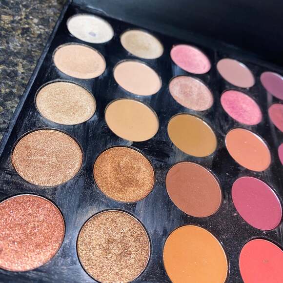 Morphe Artistry Makeup Pallette - Picture 3 of 5
